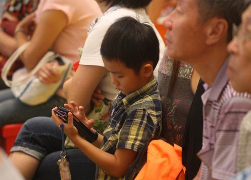 2035年香港正版资料免费大全，岁数表与未来展望