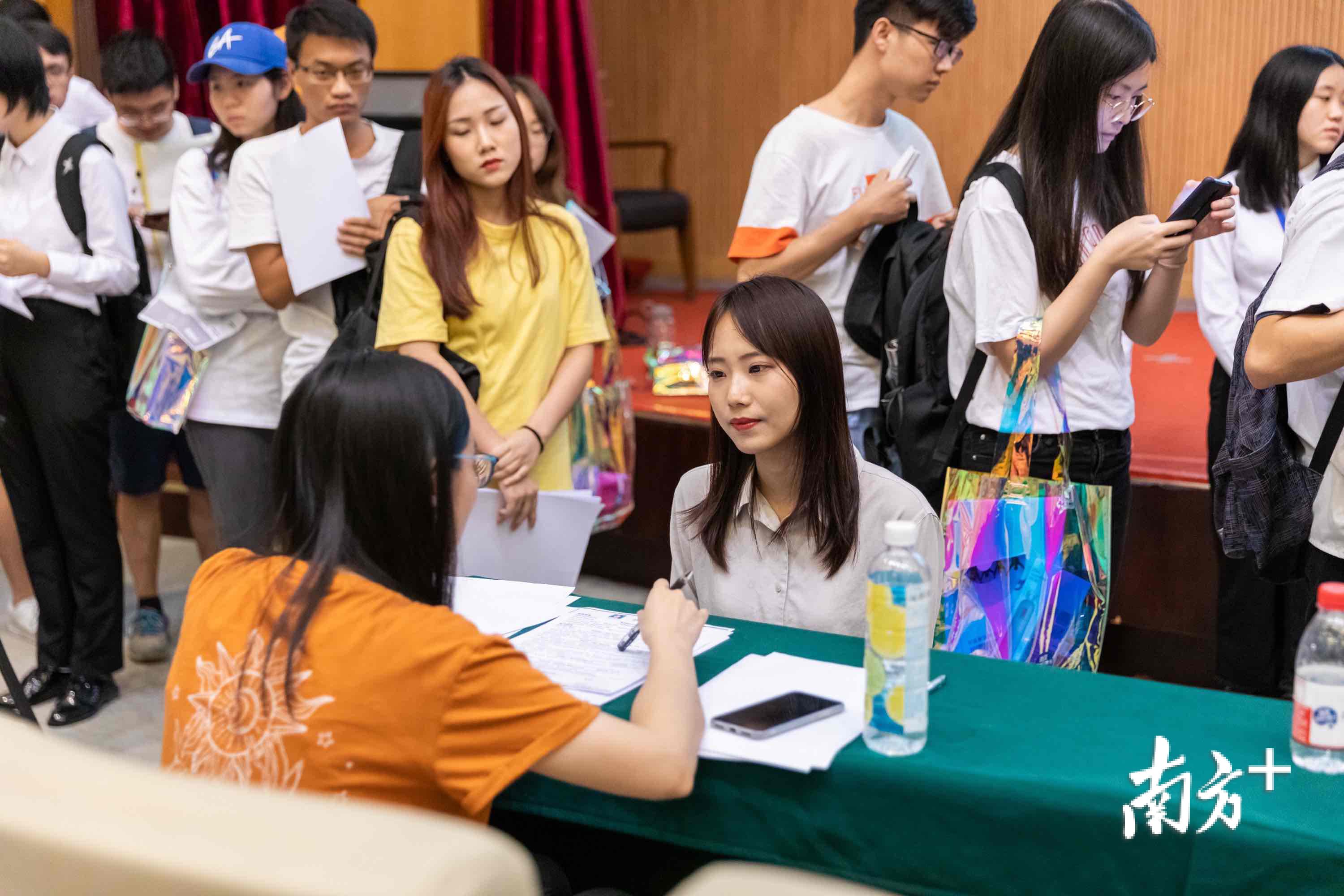 探索未来，2054年香港资料大全免费版