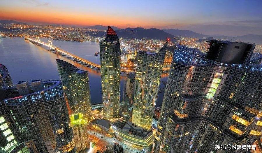 2035年香港资料精准76期前瞻，科技创新与城市发展的新篇章