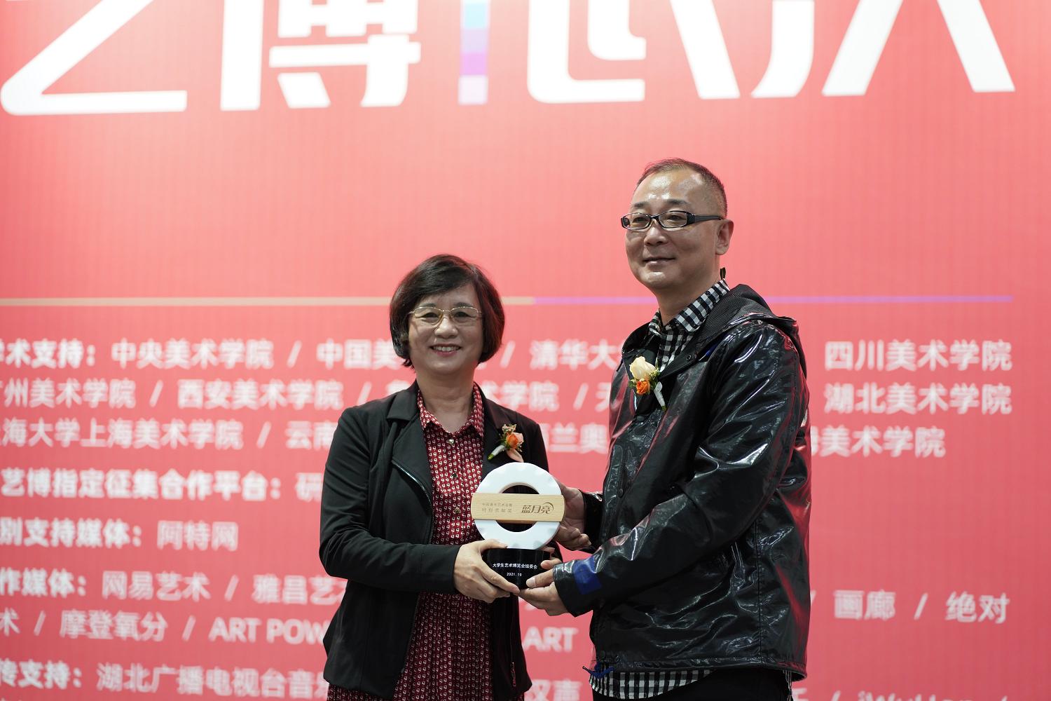 蓝月亮精选枓2019-最新版本，揭秘开奖结果背后的秘密