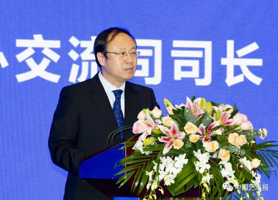 2035年香港资料精准预测，科技与人文的双重飞跃