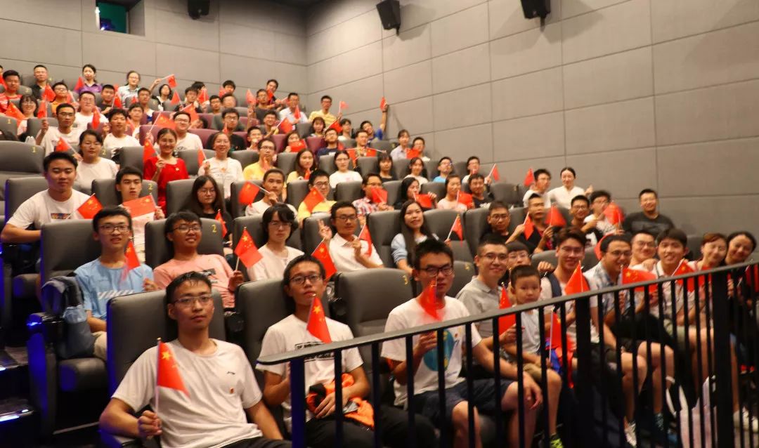 观影大突围，主题党日中的精神洗礼与历史回望