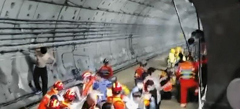 汽车停着被撞了怎么办？——快速应对指南视频解析