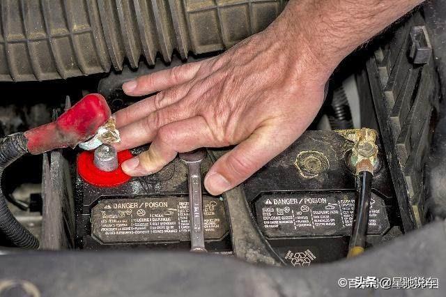 汽车电瓶亏电恢复电量与熄火时间解析