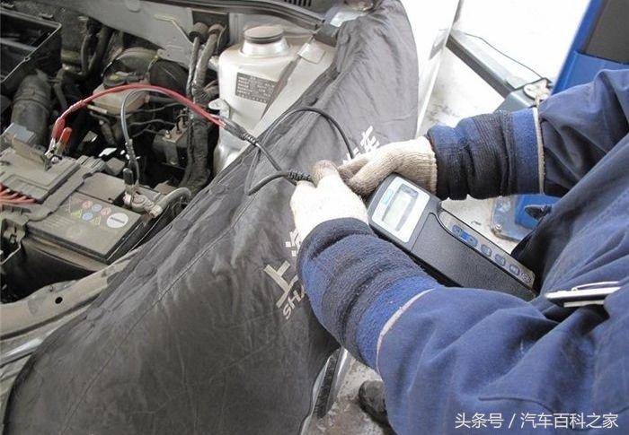 怎样判断汽车电瓶该换了，还能用多久？