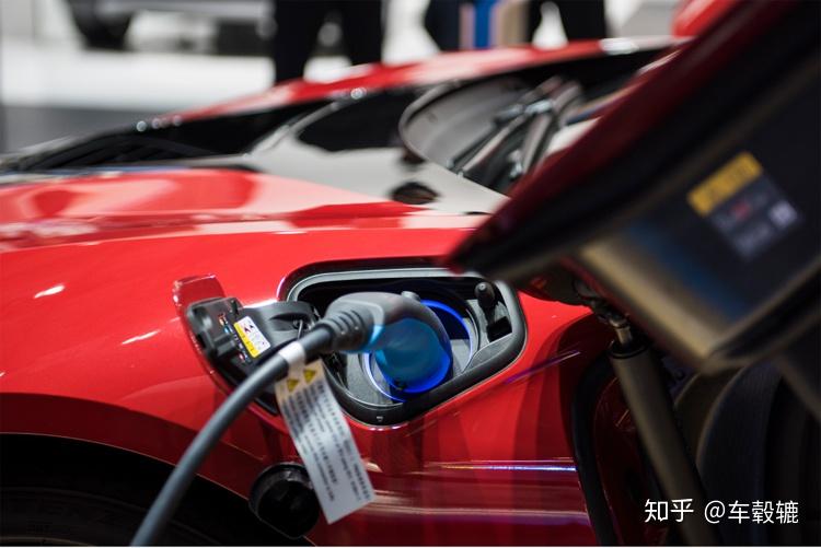 哪个牌子的小汽车电瓶质量好？——深度解析与选购指南
