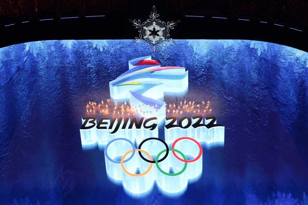 2035年，澳门之夜—未来与传统的交响曲2023今晚澳门必开一肖